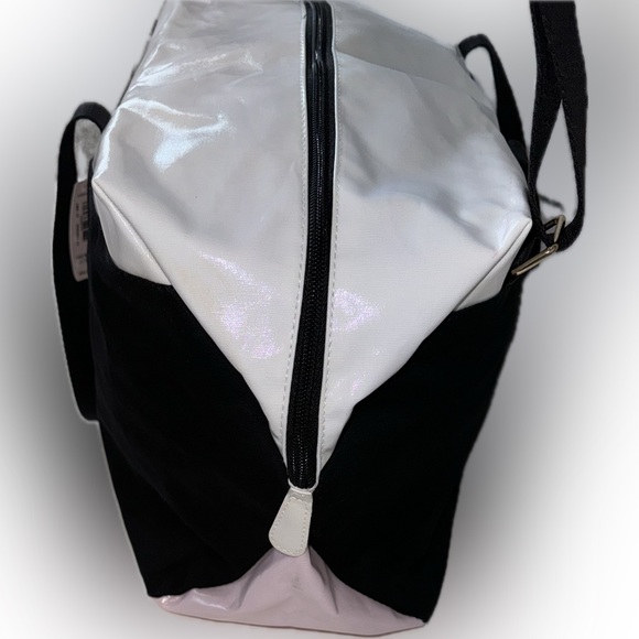 NWT Victoria’s Secret Weekender Gym Bag - Picture 6 of 11